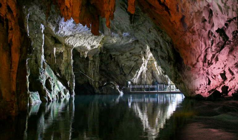 LE GROTTE DI PETROSA